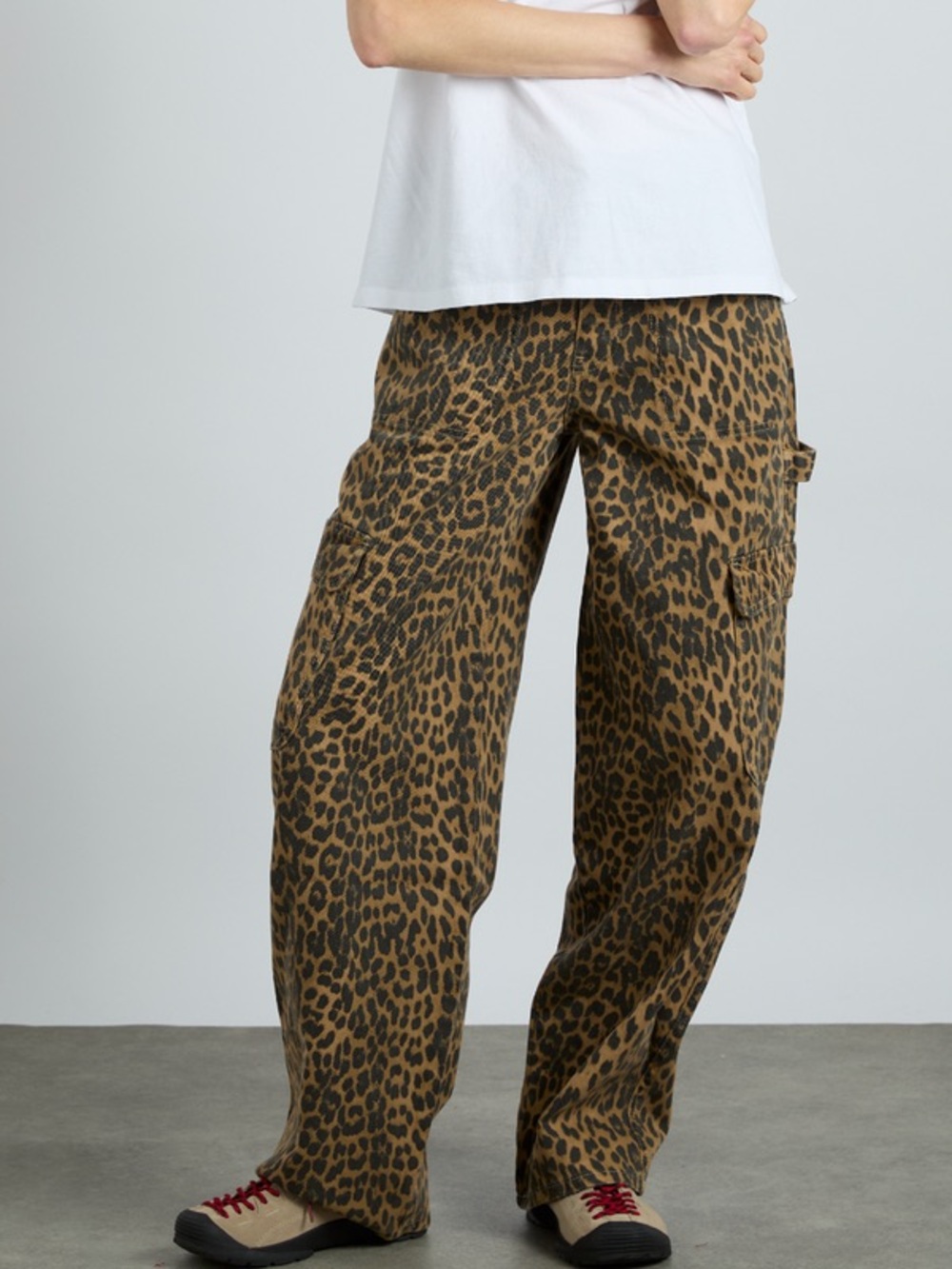 Runs small! Fits like a 10. Women's Wide Leg Leopard Print Cargo Jeans